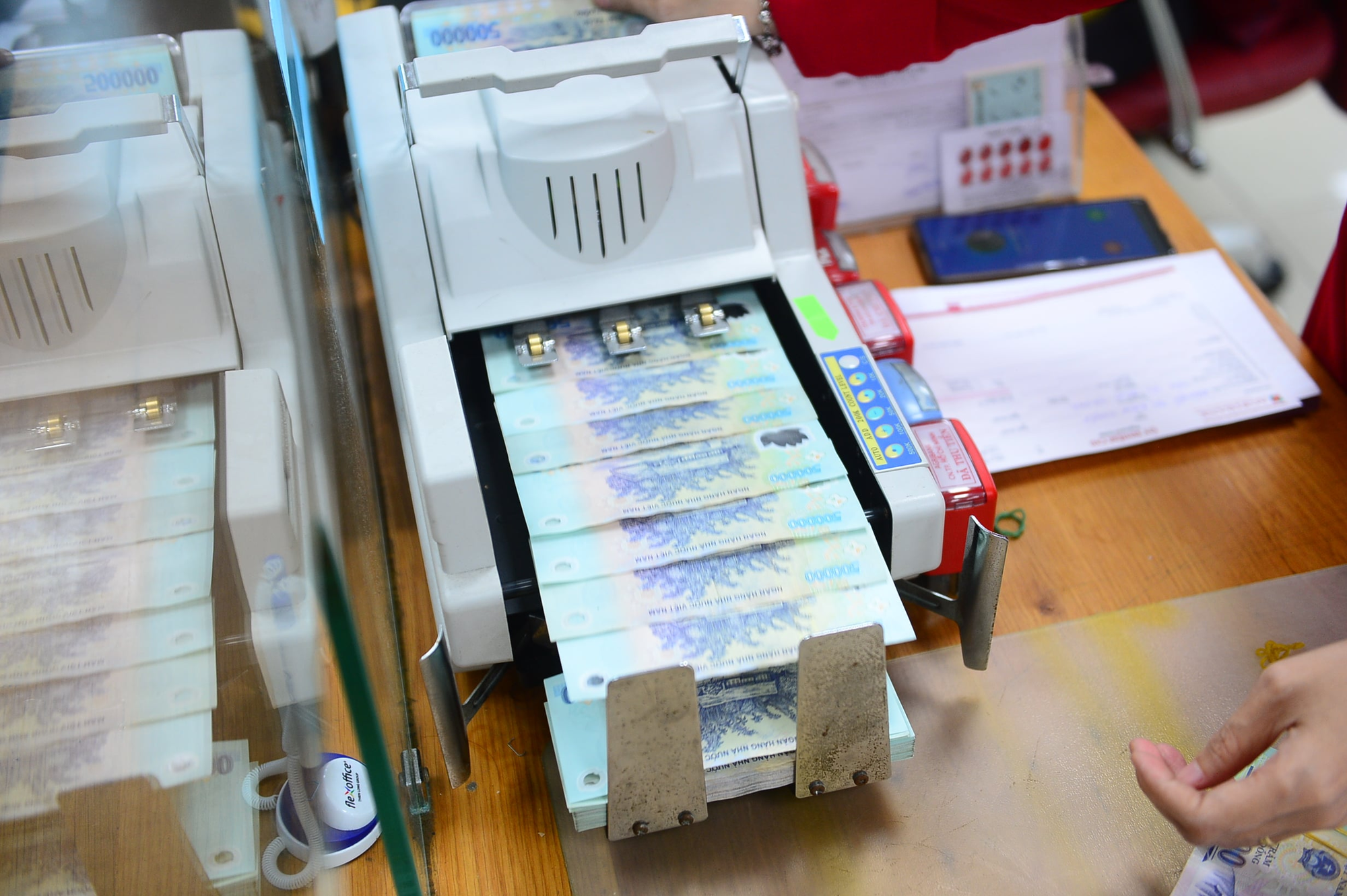 12月3日早间新闻：隔夜银行间利率升至7%