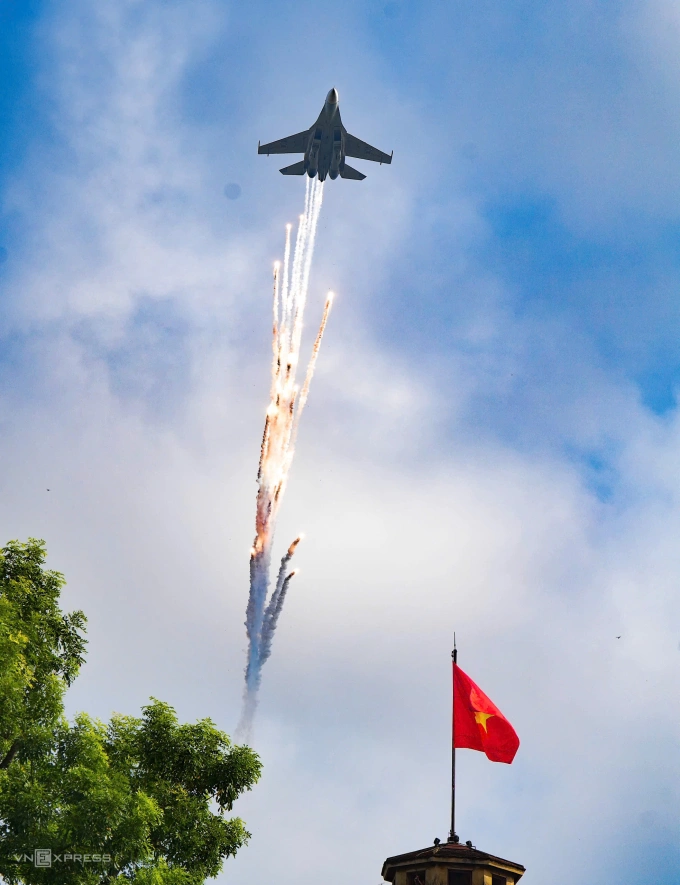 海陆空三军及装备举行国庆阅兵庆祝活动
