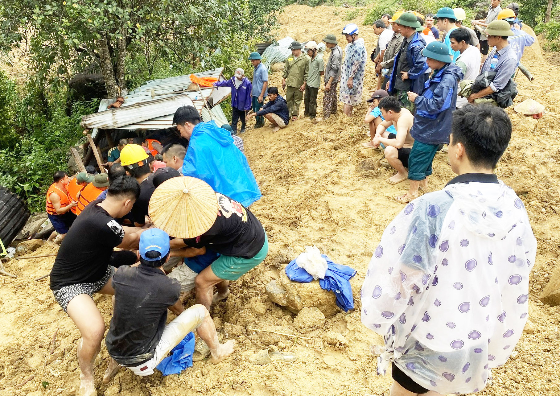 上德山体滑坡现场导致一人死亡