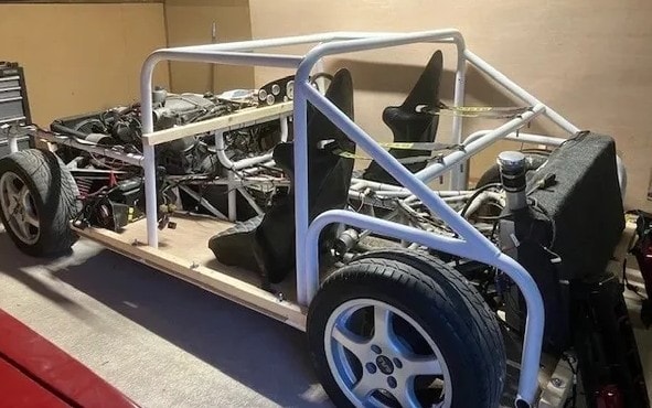 移动房屋打破速度纪录：简陋自建房速度堪比赛车