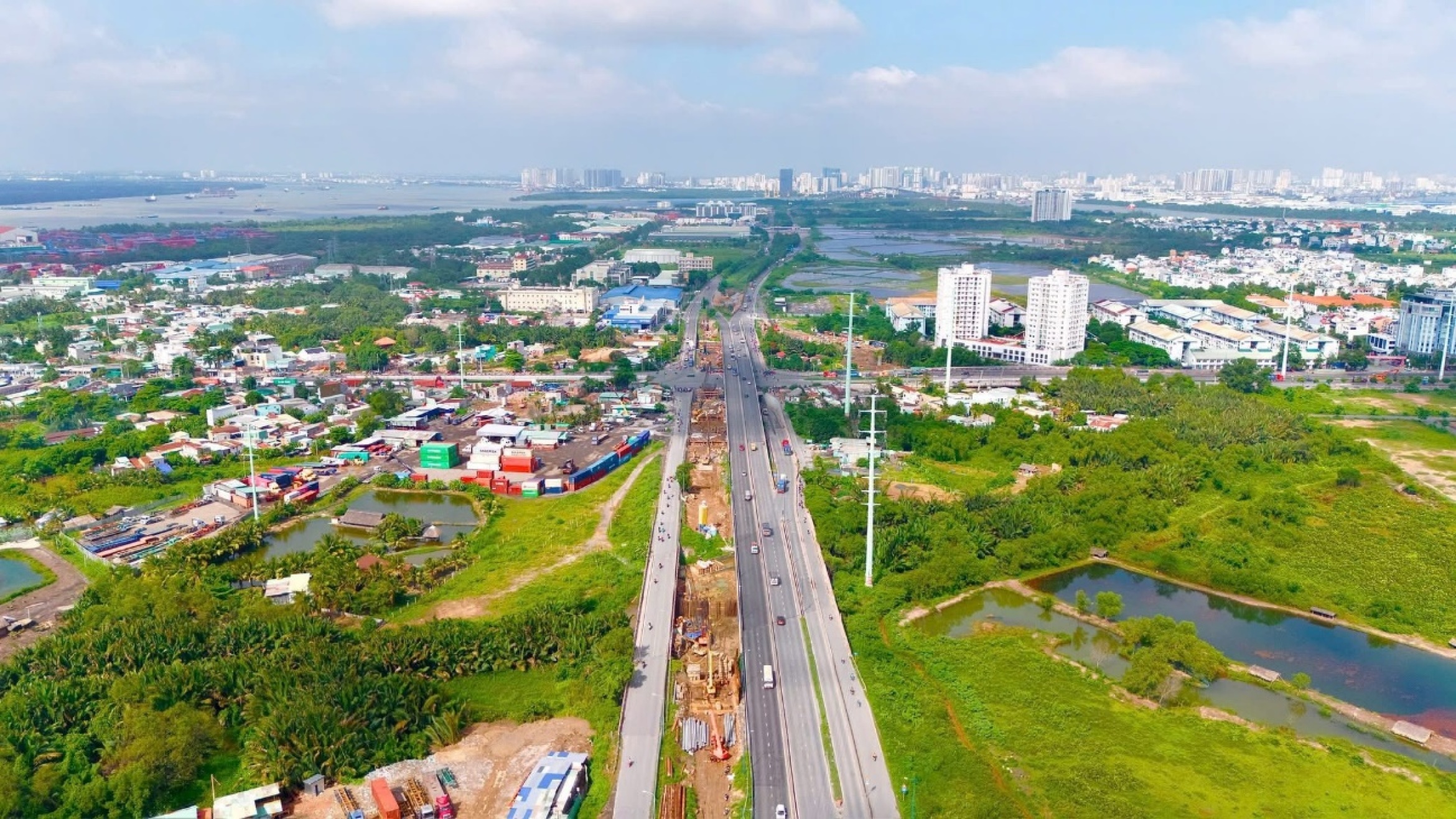 武志公路:连接守添中心至龙城机场的交通命脉