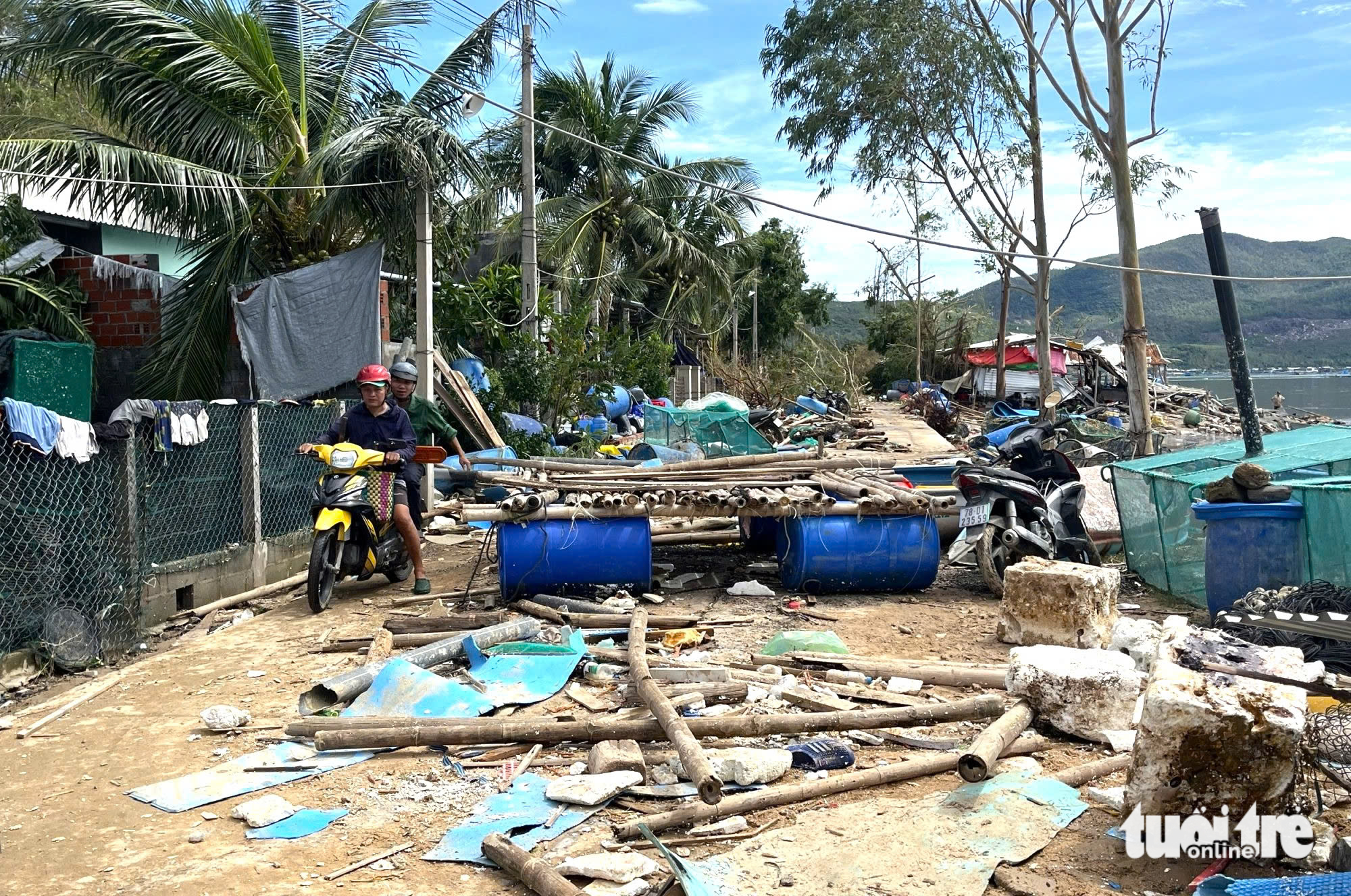 心痛数十艘渔船在台风Kalmaegi后破碎的场景