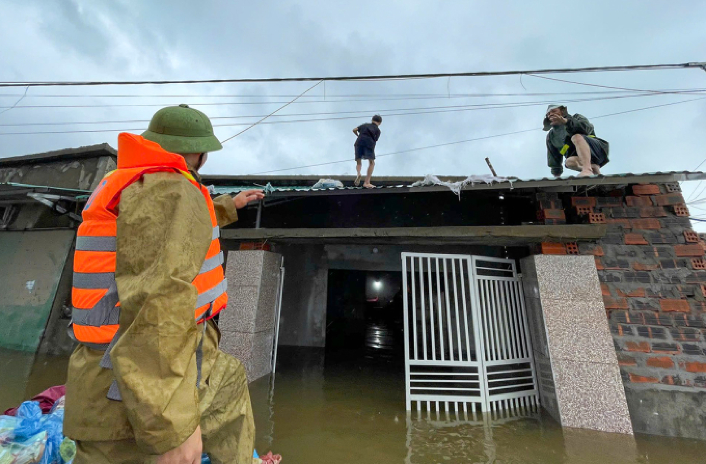河静省和广治省近5000户民宅被淹