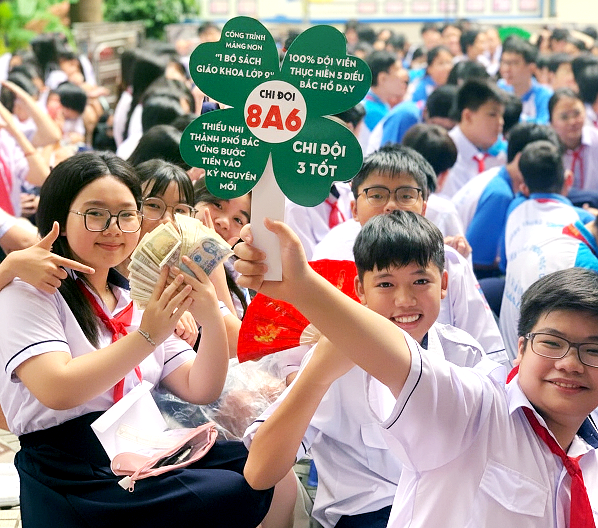 许多学校请求在教师节不收鲜花，希望改为资助中部地区学生的奖学金基金