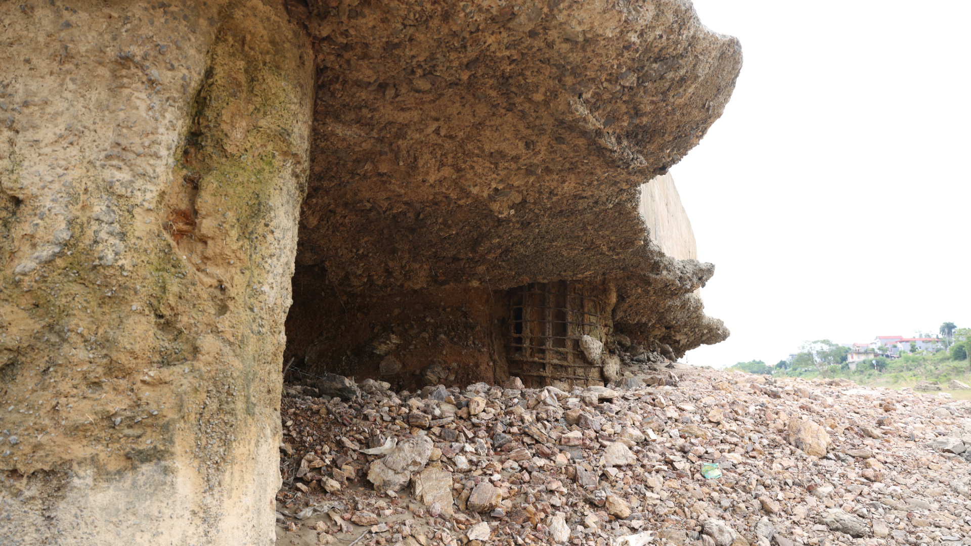 泸河桥墩损坏，暂时禁止汽车通行