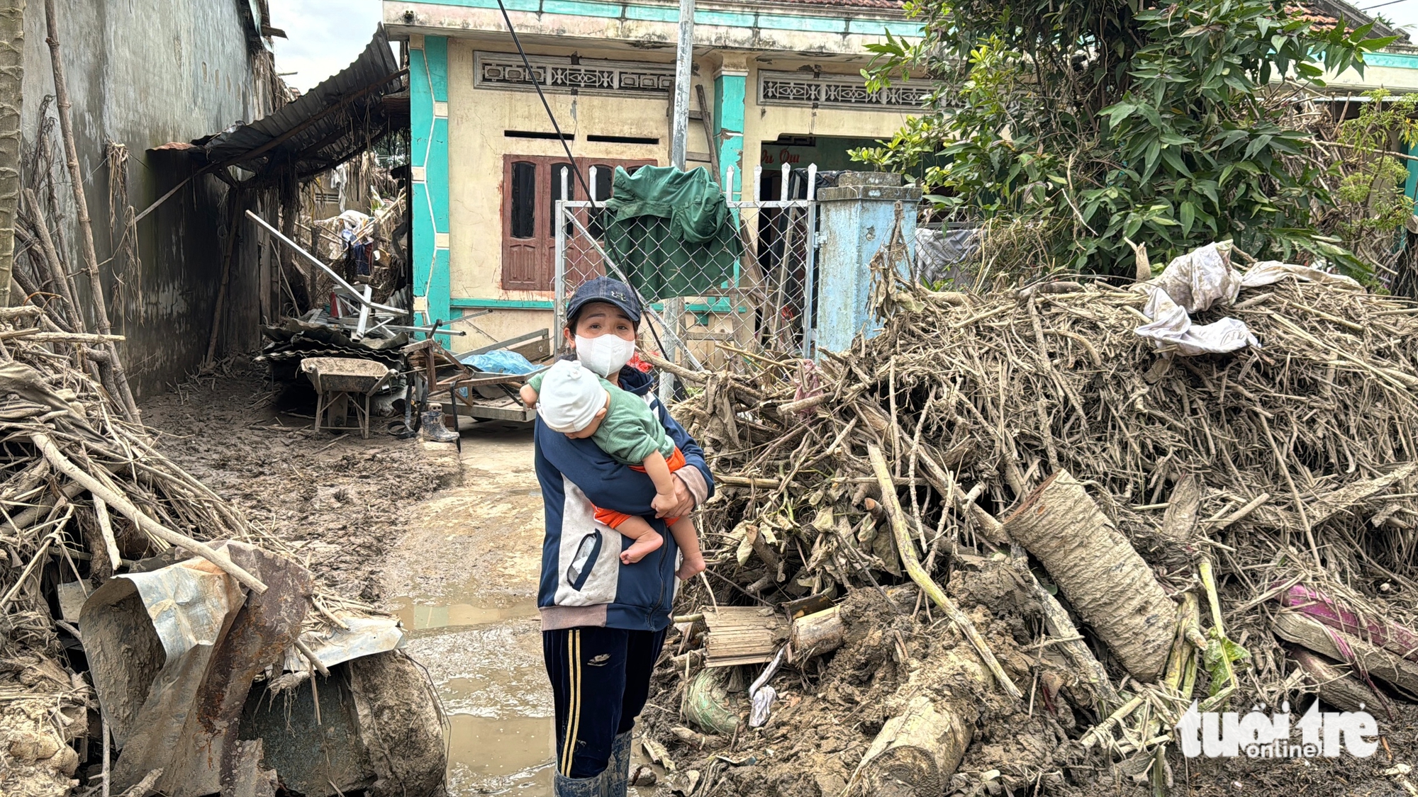 巴河洪水泛滥，白田村一片狼藉