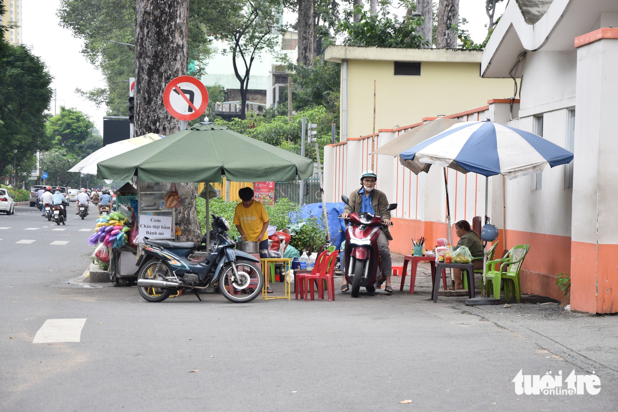 胡志明市建设厅点名道路的人行道侵占现状