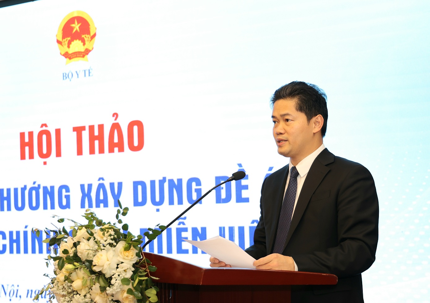 卫生部制定“基本医疗服务免费范围套餐”，逐步实现住院费用免费