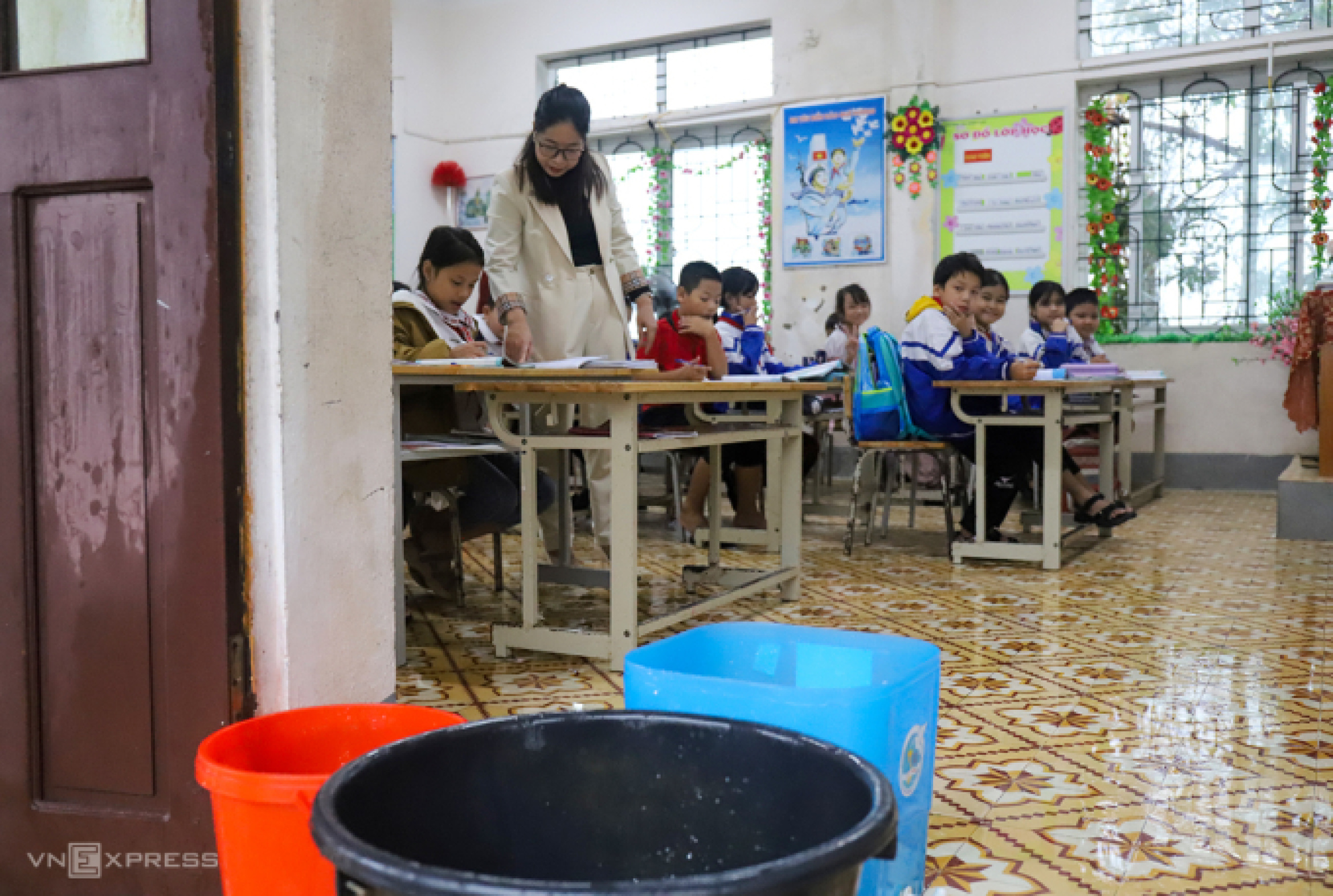 支持近十亿越南盾重建义安省学校