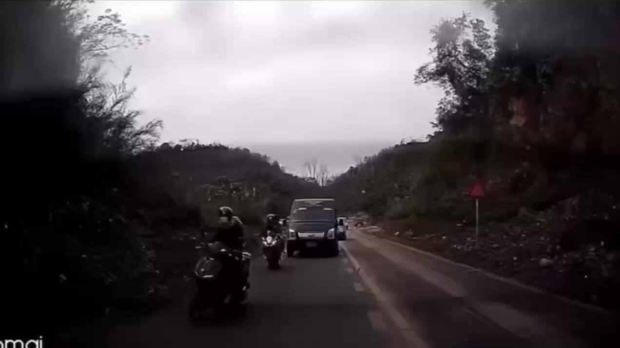 Thung Khe 山口发生山体滑坡，3人被掩埋