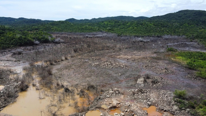 林同省两座水库堤坝破裂85米引发山洪