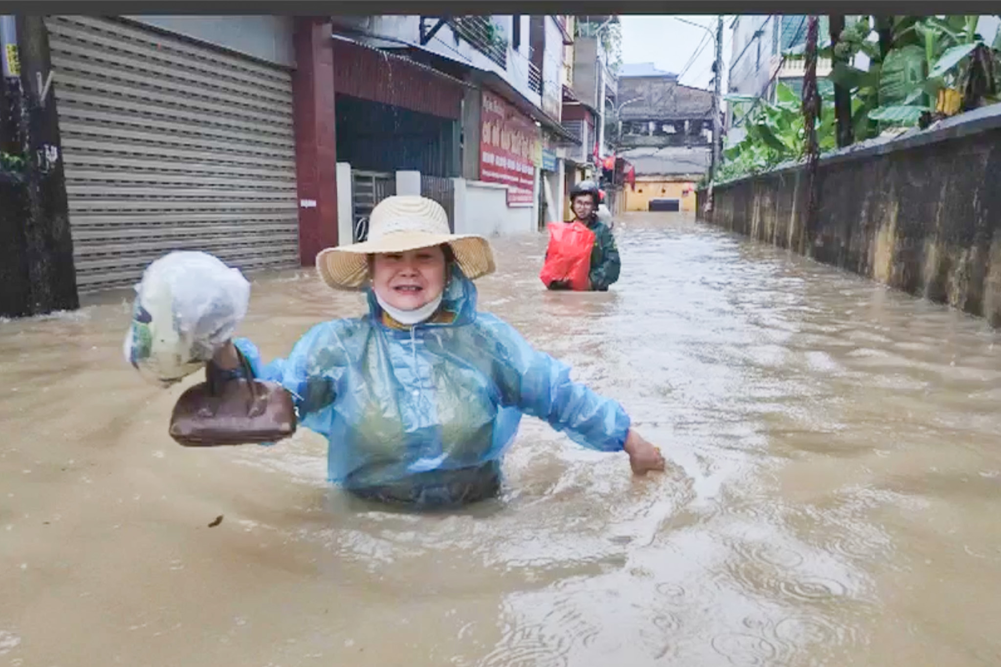 Cầu河水位迅速上涨，有超过历史洪峰的风险