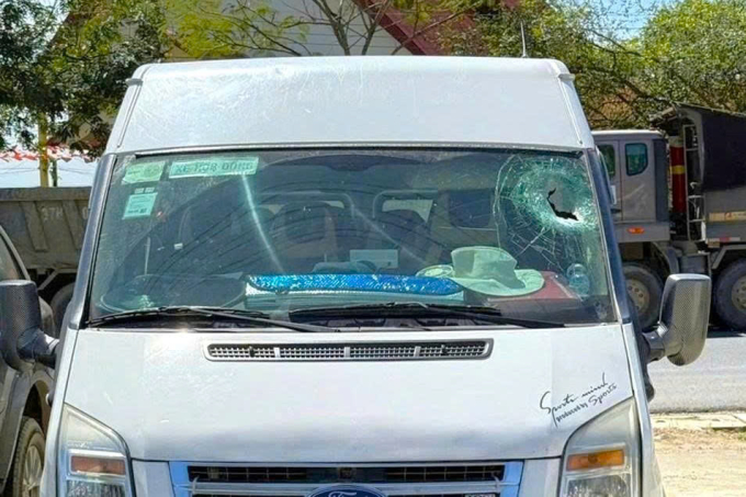 俄罗斯游客疑因运料车落石死亡