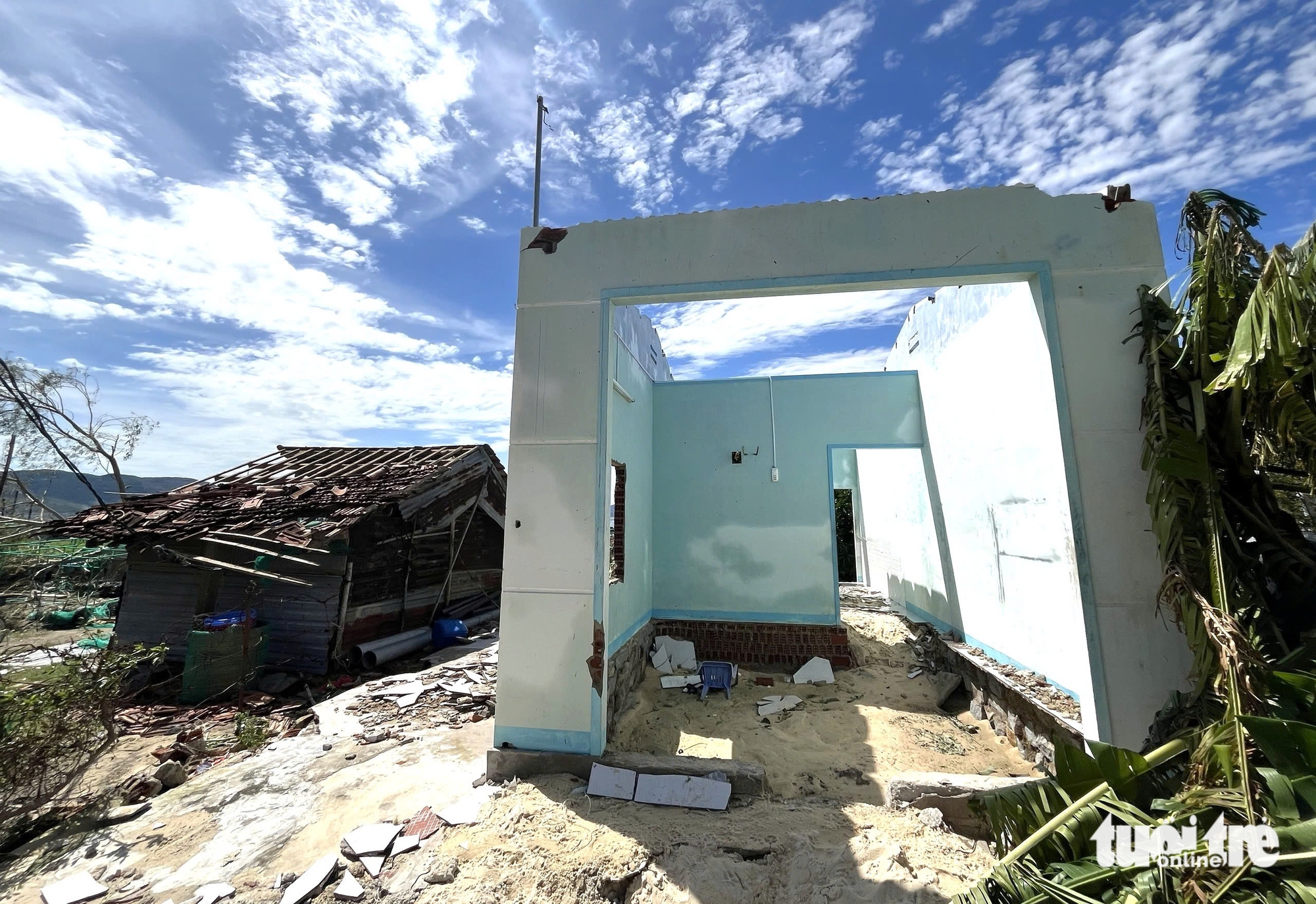 心痛数十艘渔船在台风Kalmaegi后破碎的场景