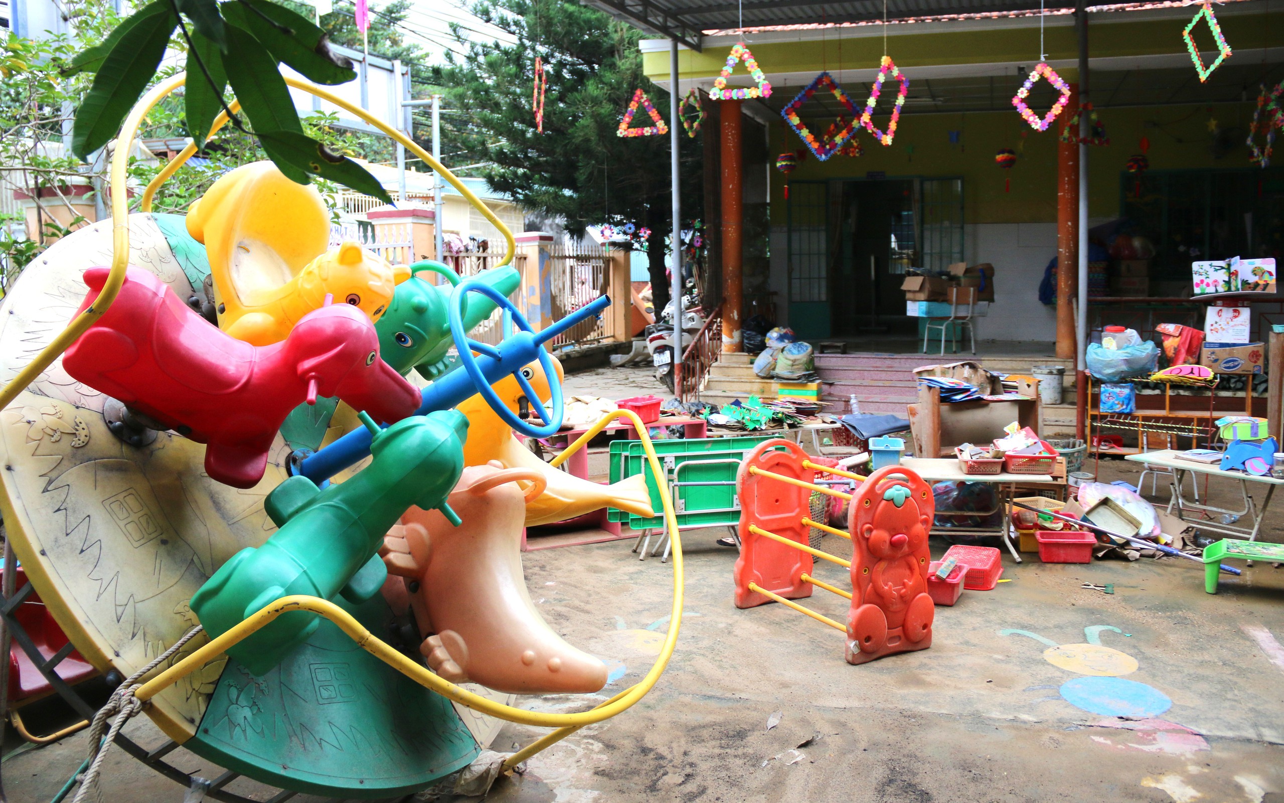 庆和省洪灾中心区学生返校无校服无书本