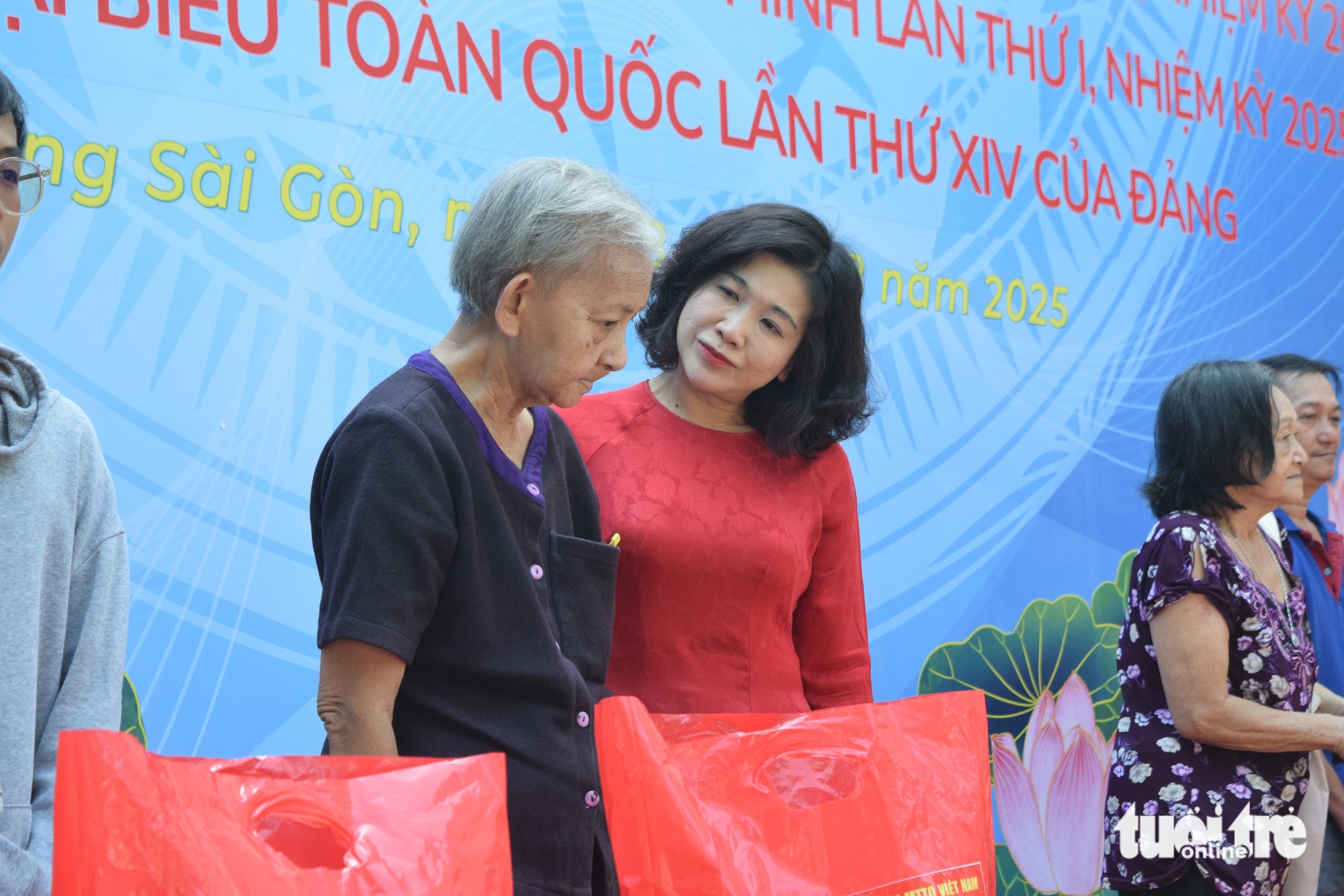 西贡区实施54项重点竞赛工程，迎接100天党代会