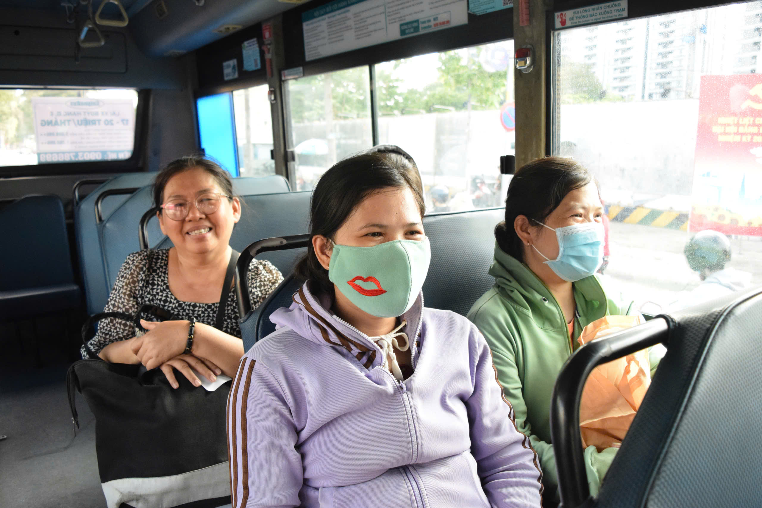 胡志明市市民告别运行数十年的37条旧公交线路