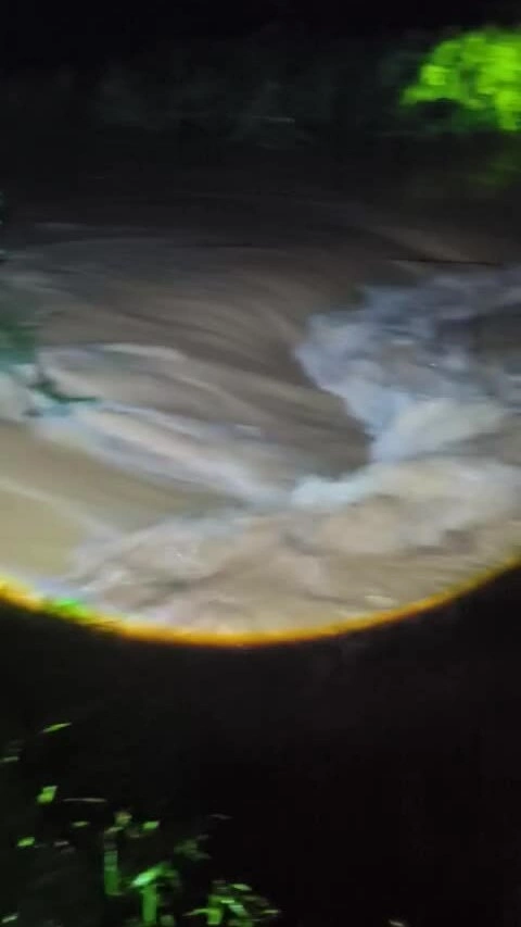商江畔的洪水奔逃之夜