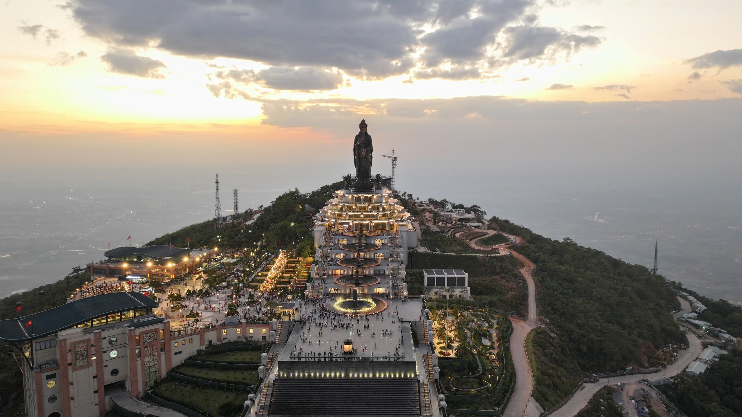 西宁省2025年接待700万游客，旅游收入4400亿，增长超过40%