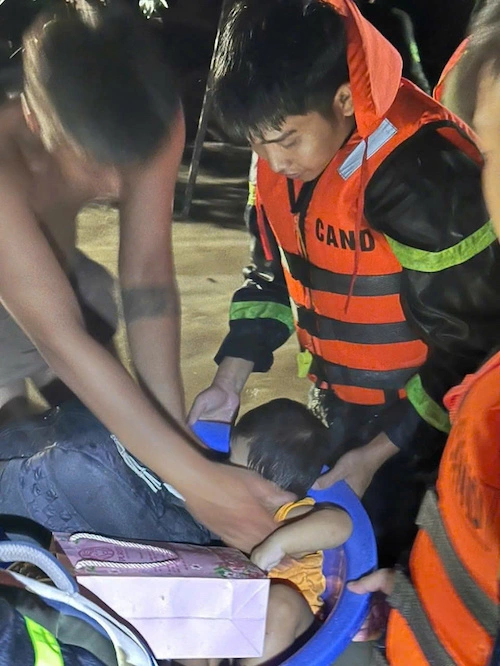 胡志明市深水淹没中救援127人