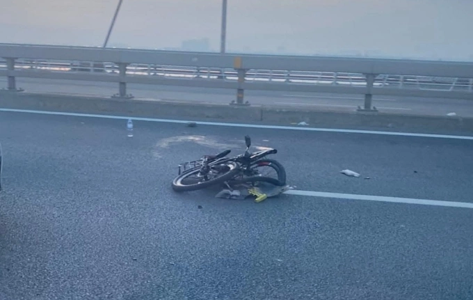 在日新桥上逆向骑行导致死亡
