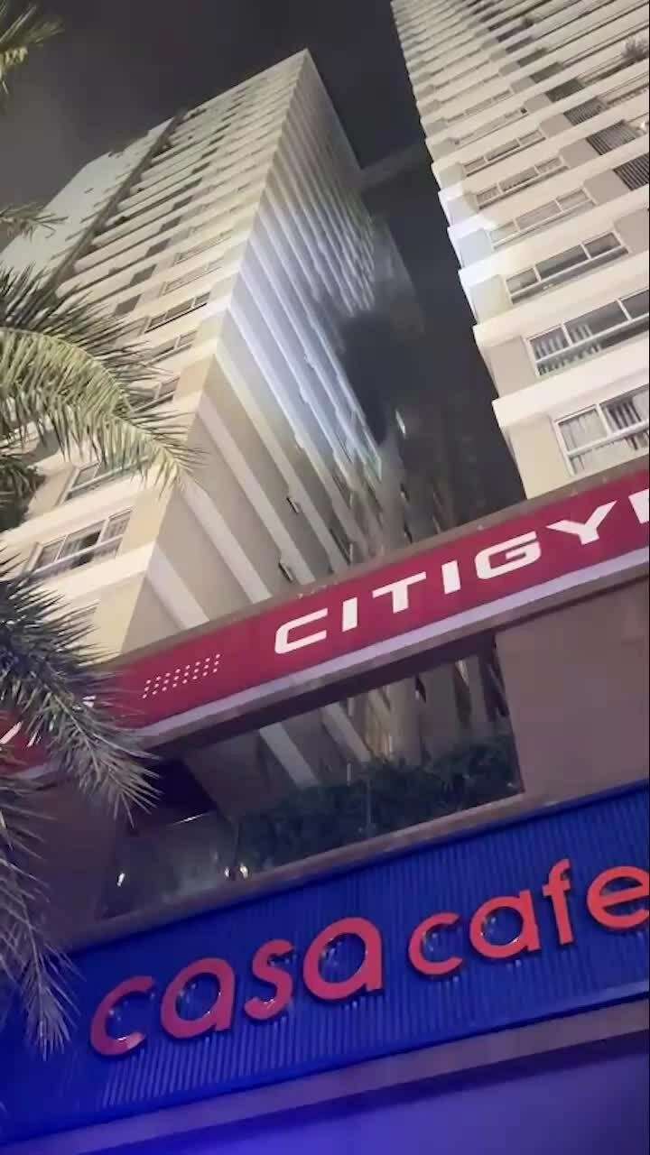 胡志明市公寓11层火灾，数百人疏散