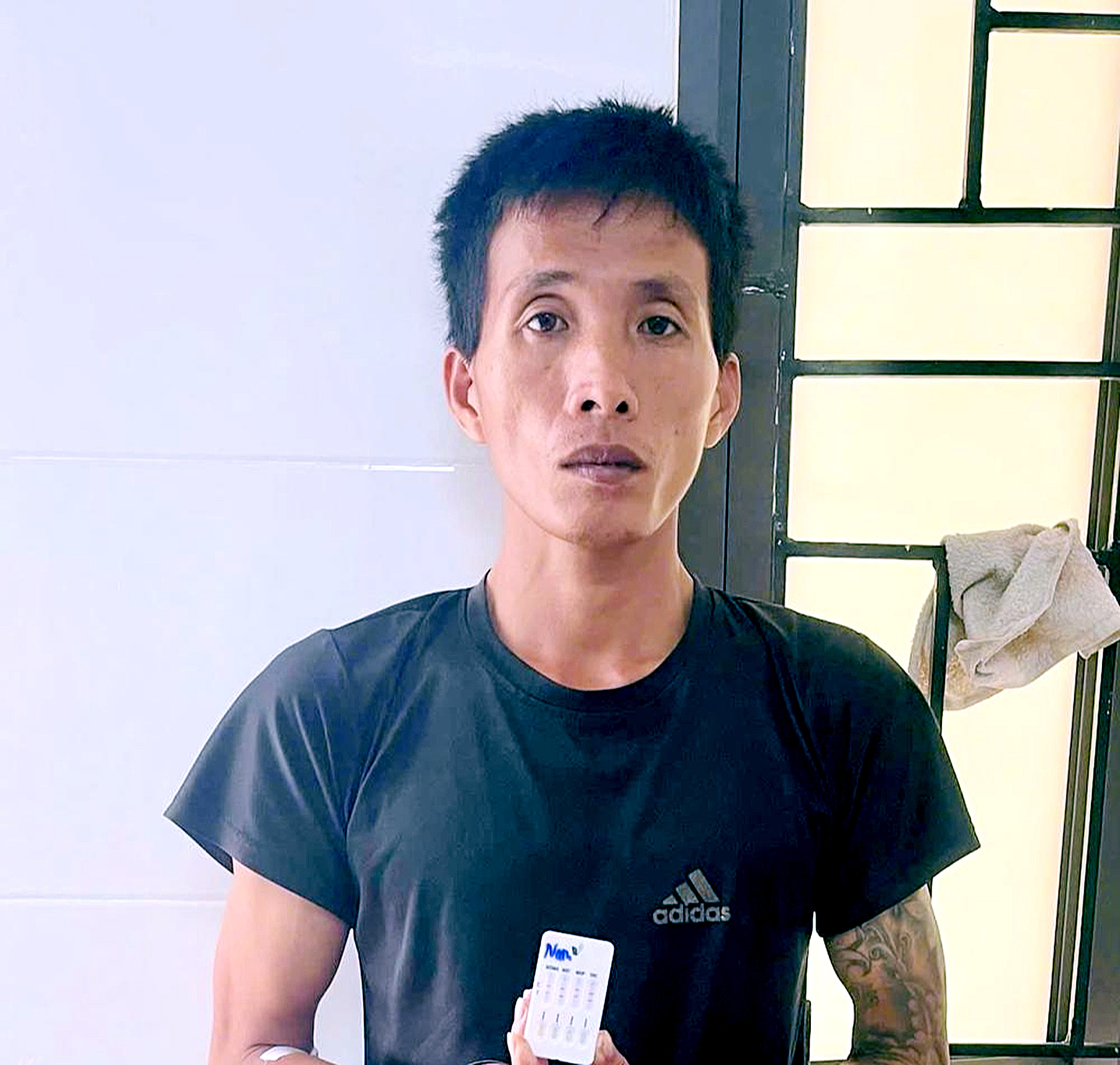 起诉继父用锤子殴打妻子前夫所生孩子的案件