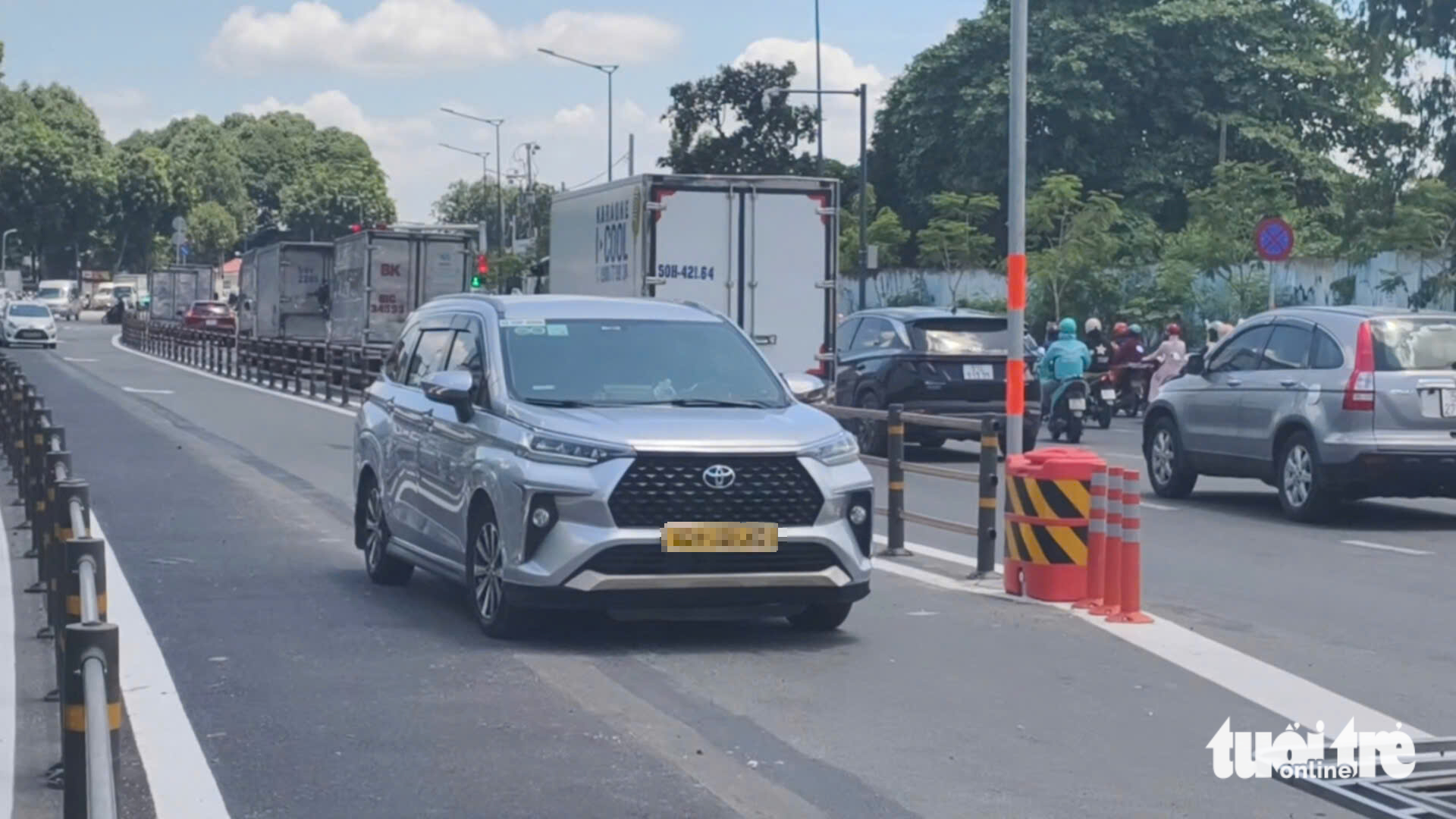 允许摩托车从共和路左转进入T3航站楼，道路更加畅通