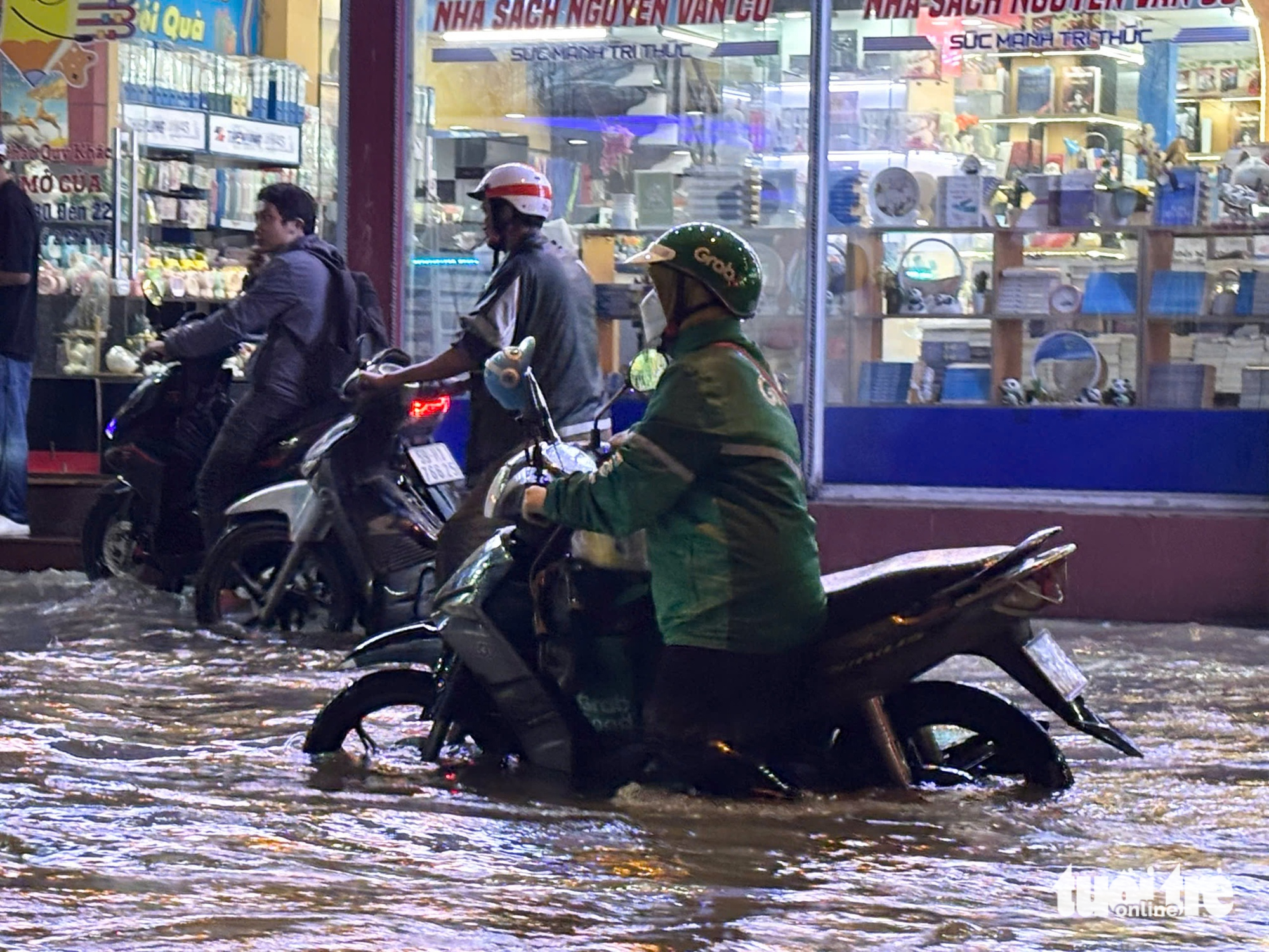 尽管已建'城墙'，平贵、新美居民仍因潮汐而受苦