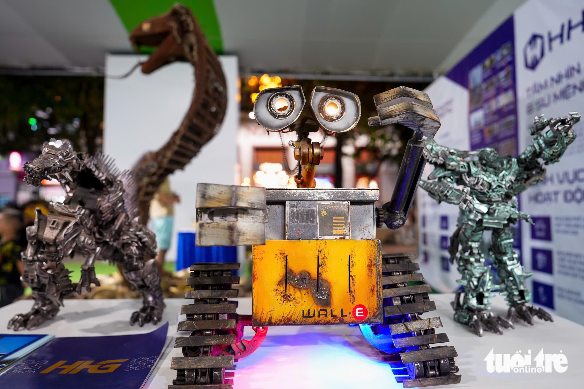 在阮惠步行街欣赏一系列先进、最现代的尖端技术