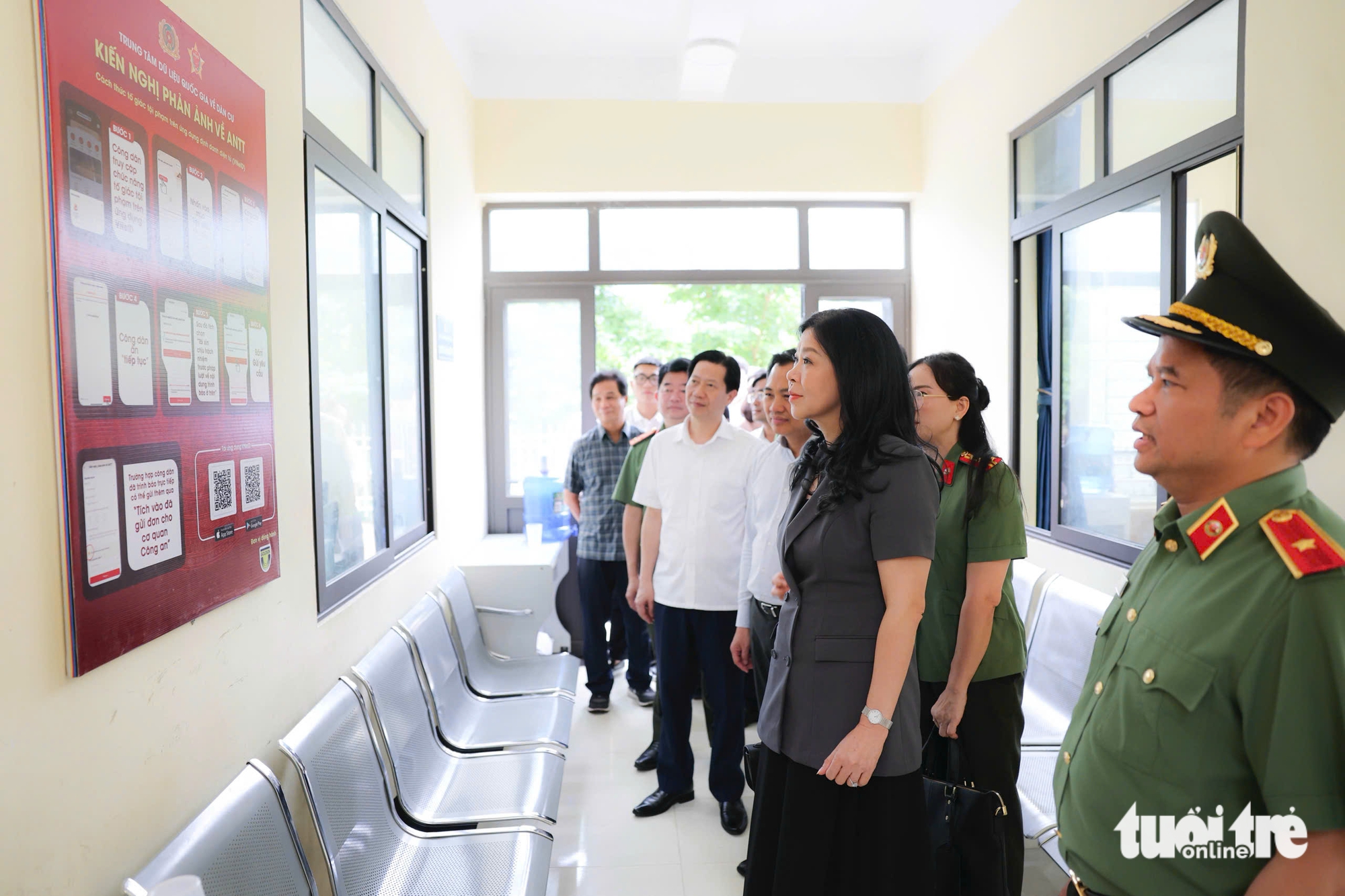 吴芳丽夫人慰问烈士和伤兵家属：情义时刻
