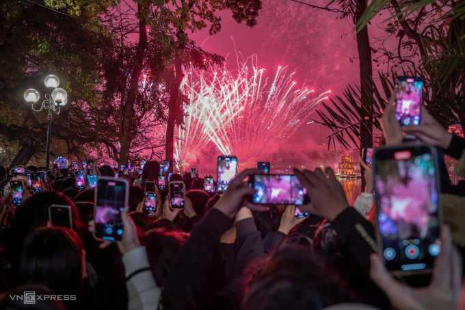河内在农历新年期间于33个地点燃放烟花