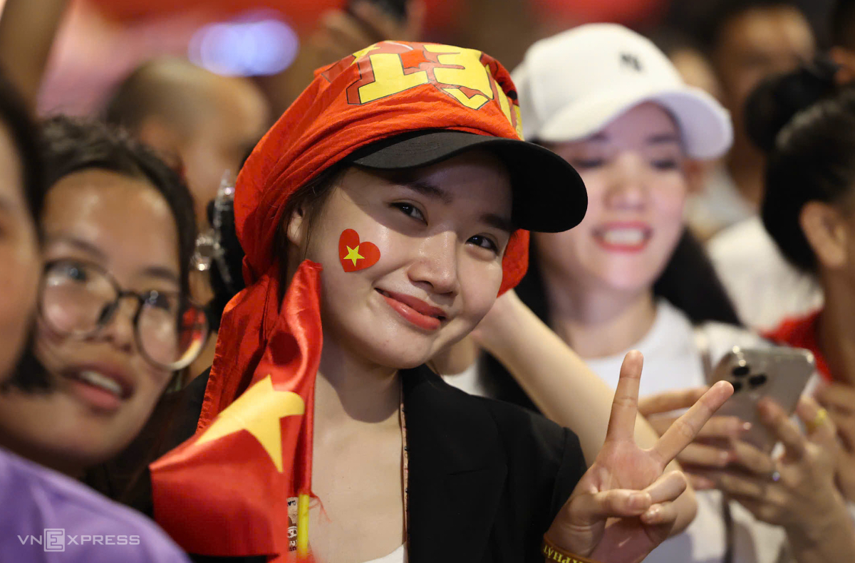 巴亭广场周围的“80周年音乐会”之夜
