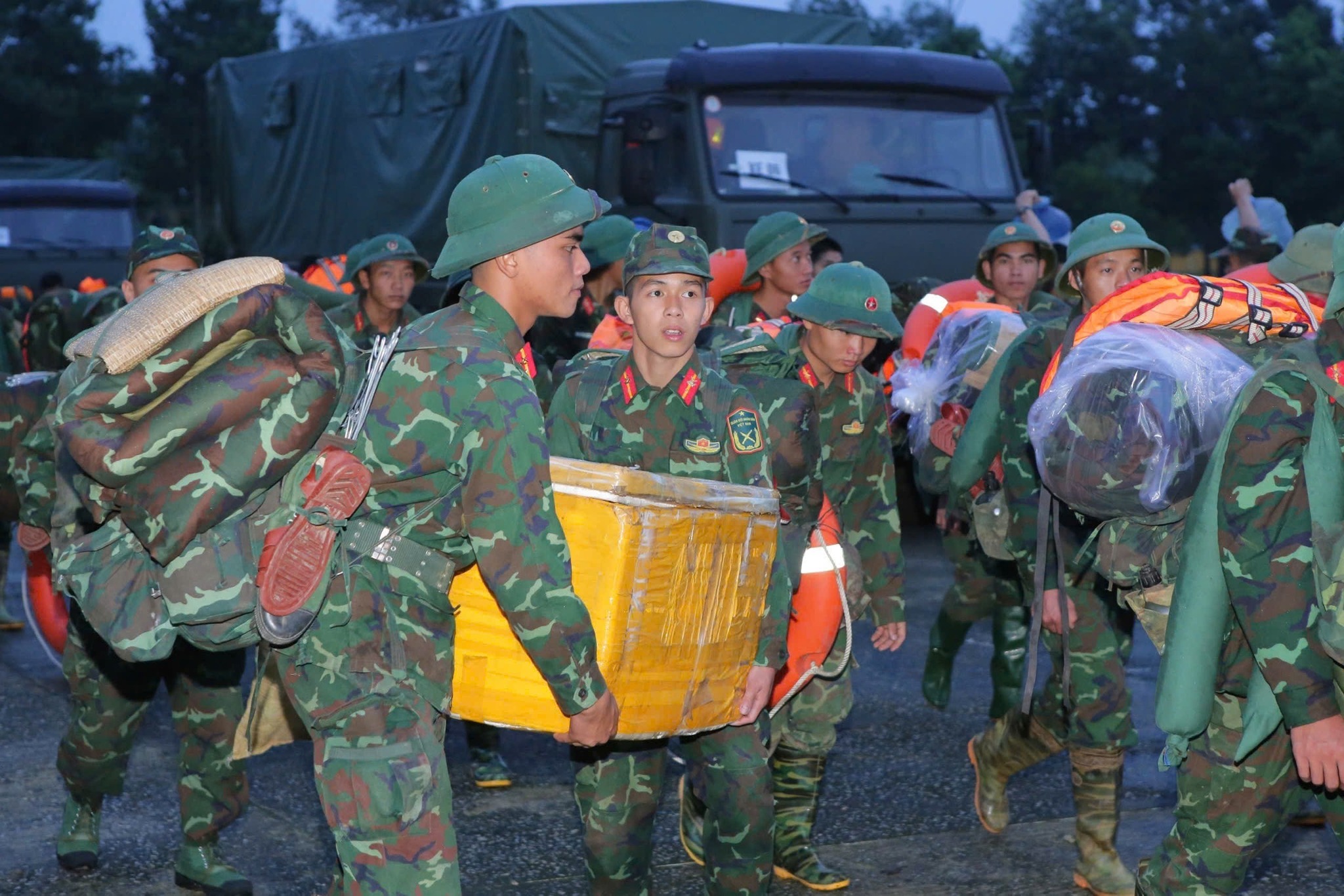 第五军区增派部队前往达乐省、嘉莱省援助民众