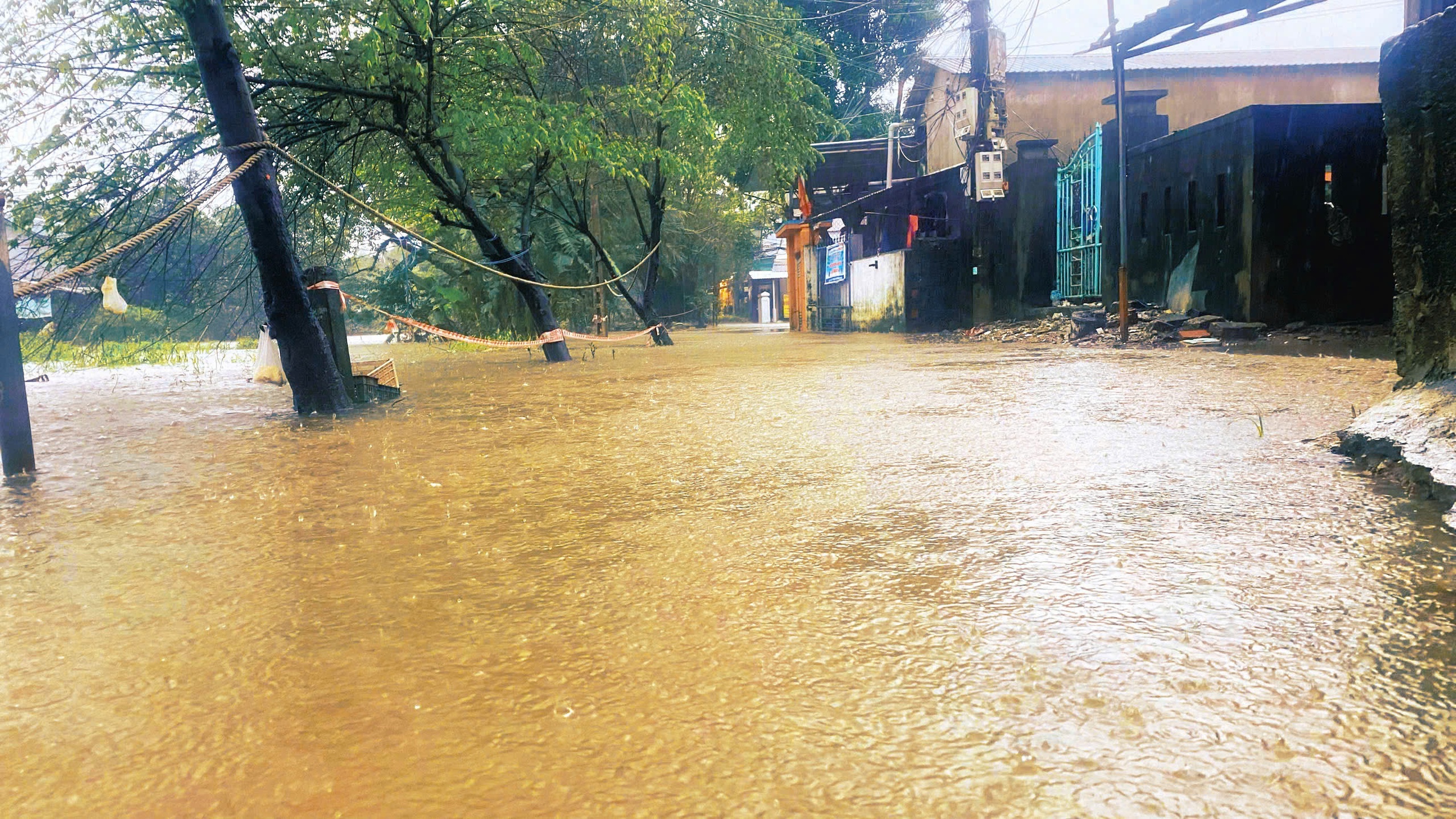 顺化再次遭遇倾盆大雨，居民在一周内迎来第三场洪水