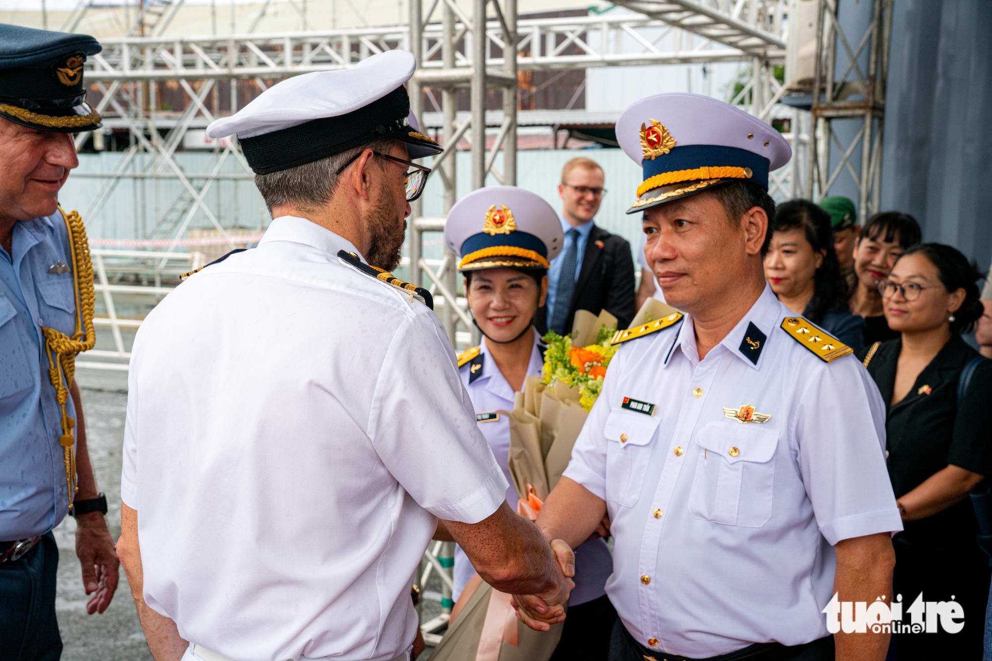 英国海军舰艇HMS Richmond时隔四年重返越南