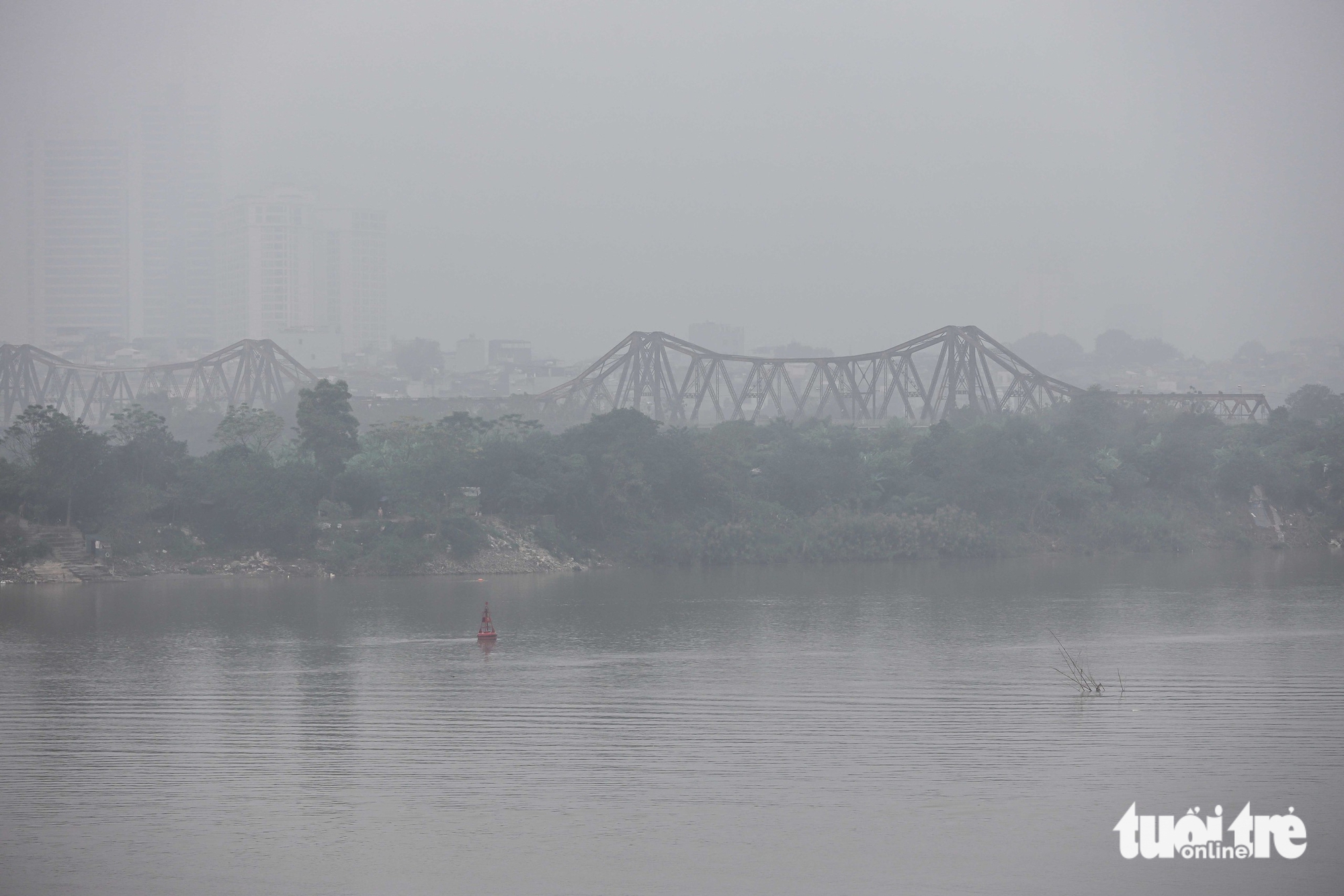 中午时分雾气依然浓密，河内宛如沙巴