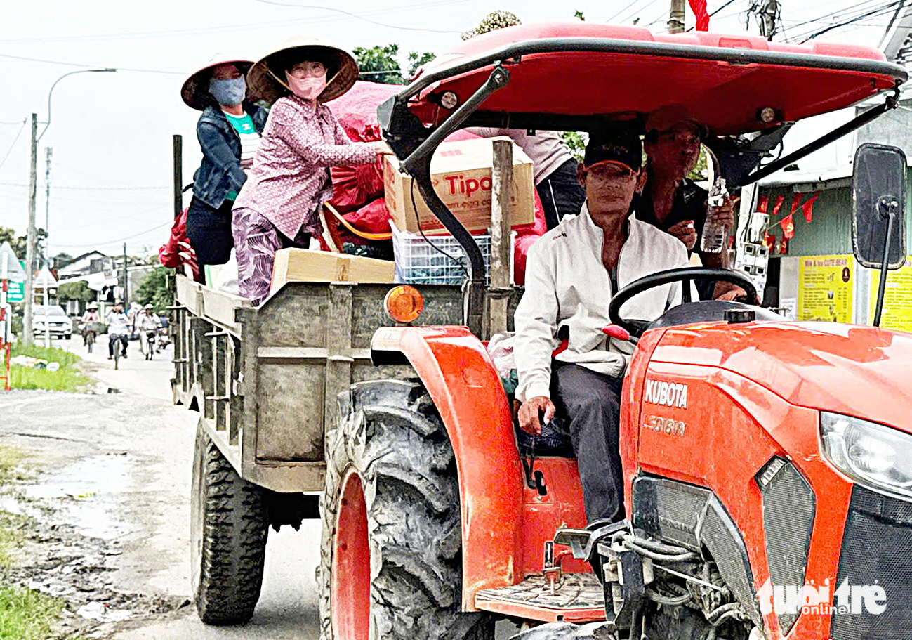 洪灾中心等待重建的悲伤地区