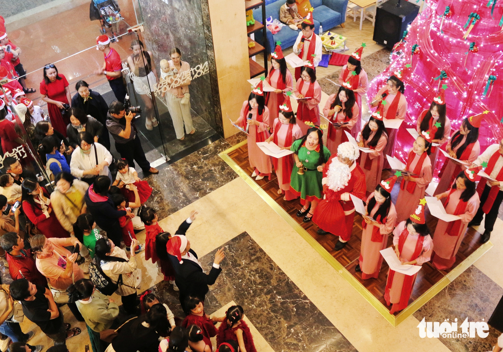 为残疾儿童和洪水受灾地区筹款，芽庄圣诞节更添温暖