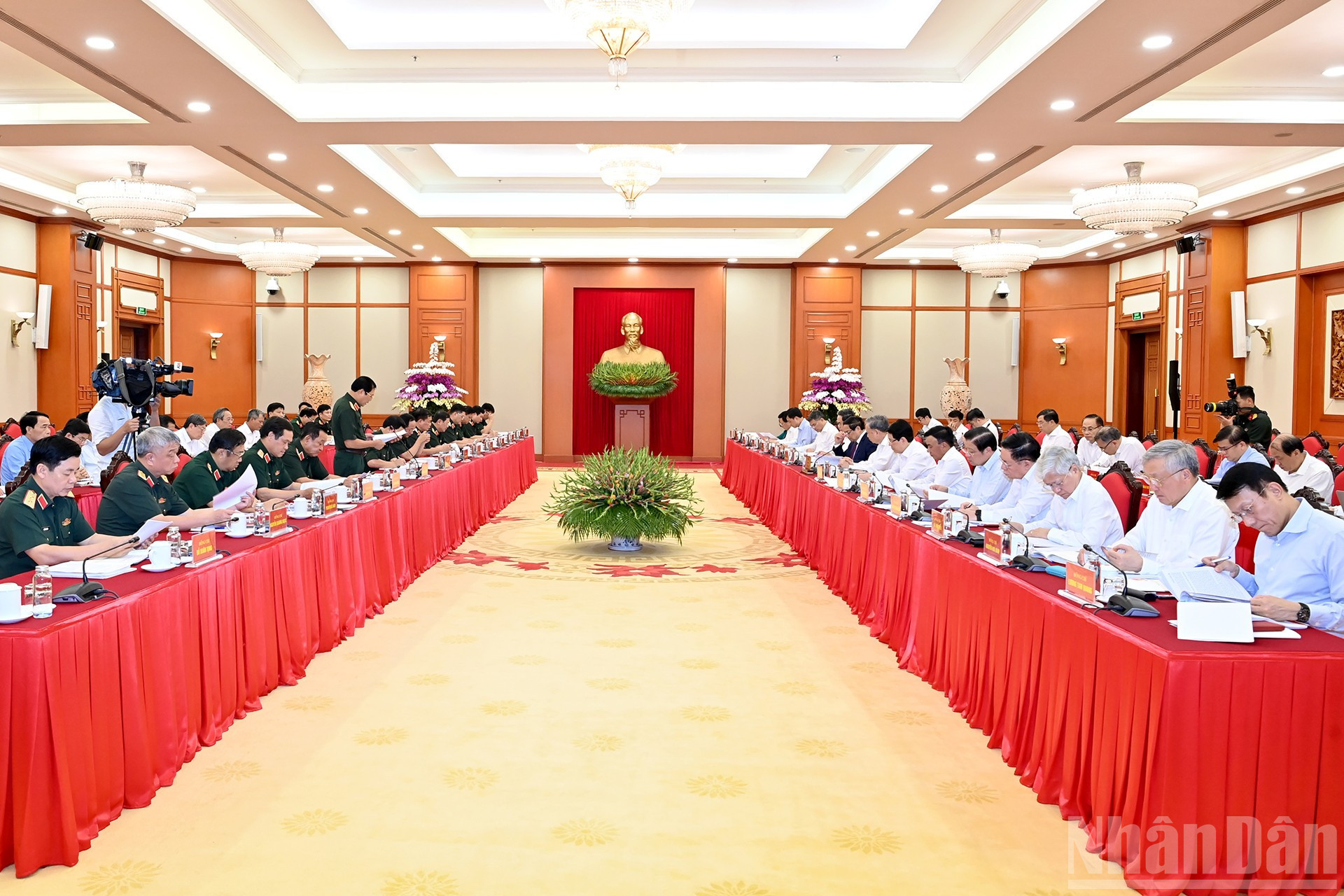 政治局基本赞同军队干部参与第十四届中央委员会的人事方案