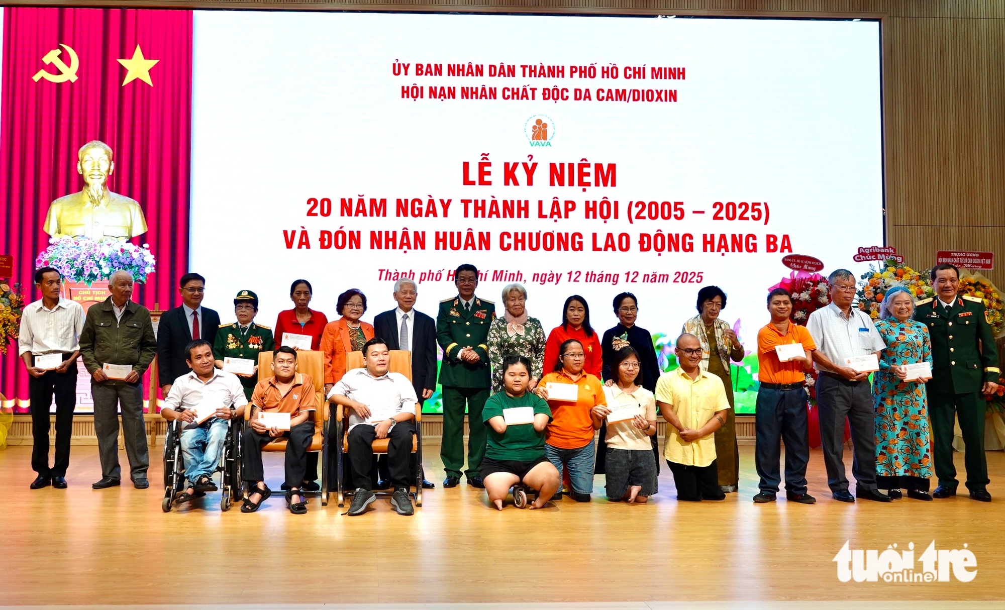 胡志明市橙剂受害者协会在成立20周年之际荣获三级劳动勋章