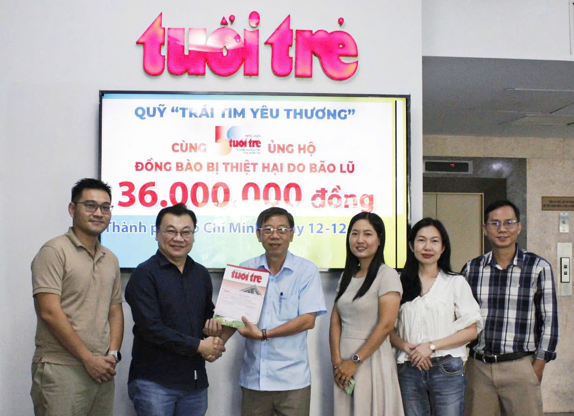 《青年报》读者为受洪灾影响的中部地区民众捐款超过240亿越南盾