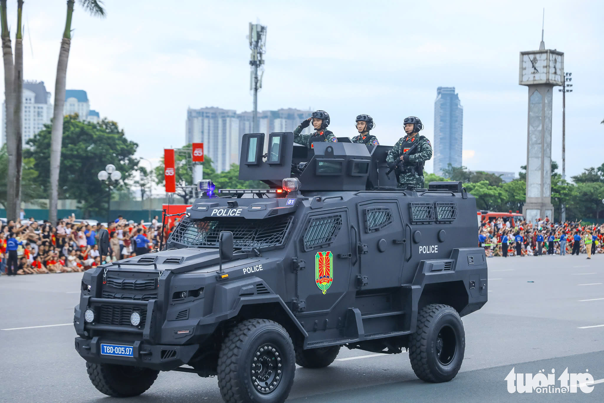 美亭体育场鸣炮，开启阅兵游行合练序幕