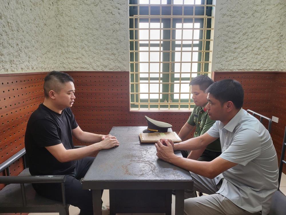 逮捕一名记者调查'强夺财产'行为