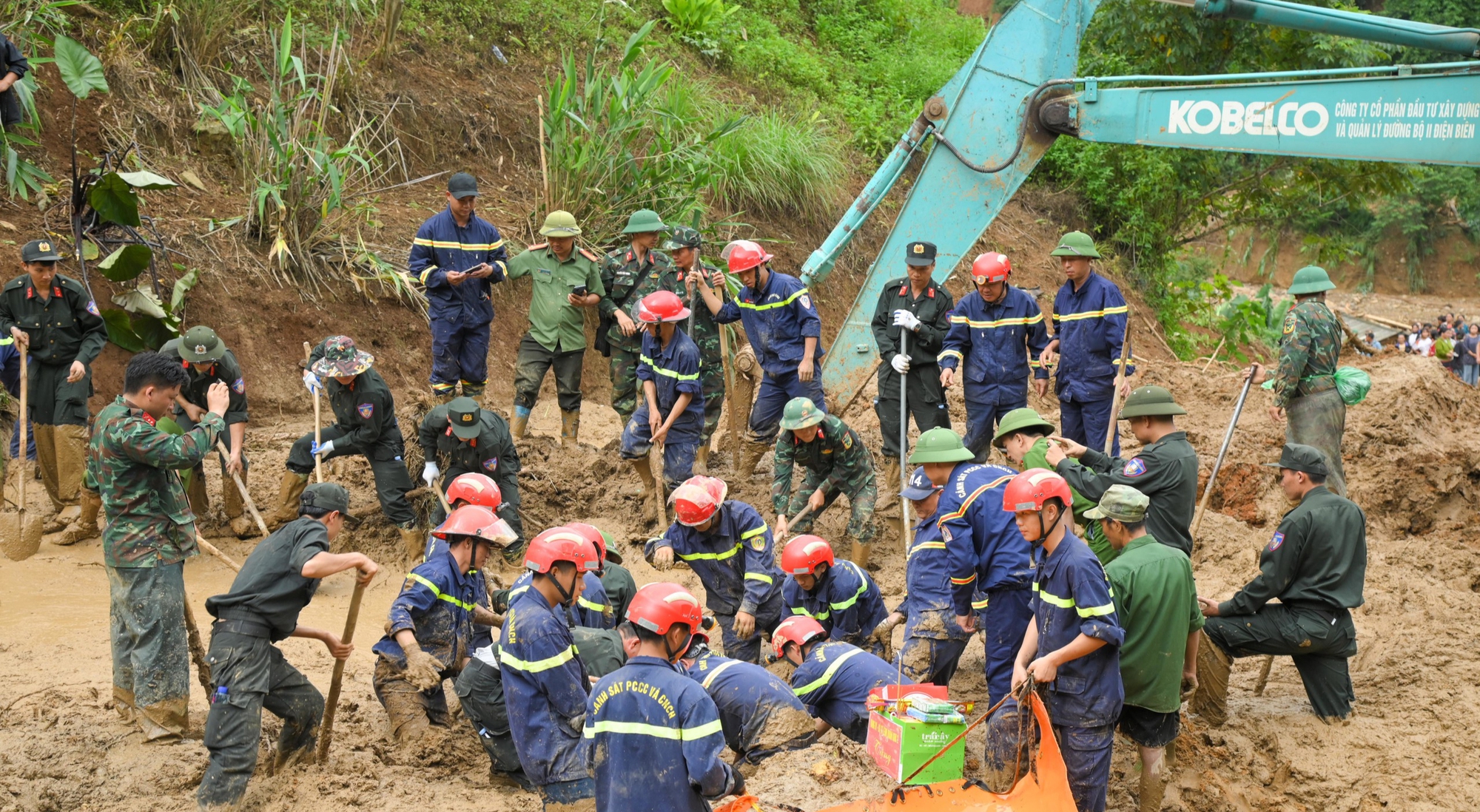 副总理陈红河直接指导救援和克服奠边省山洪后果