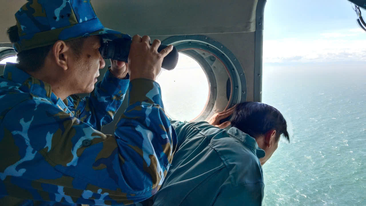 动员直升机在礼山海域搜寻三名失踪人员