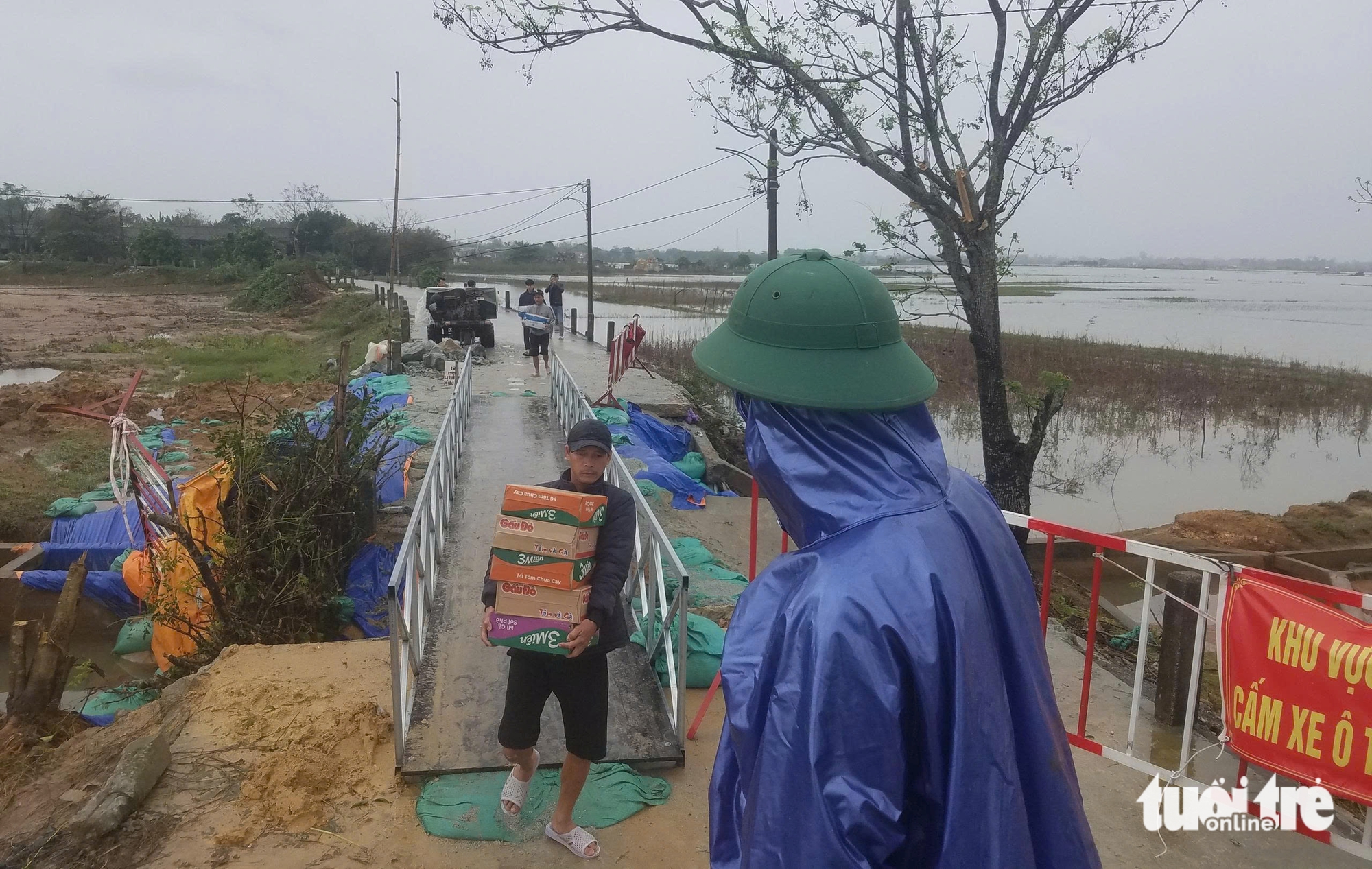 “乡亲们，富安人民正遭遇灾难，让我们共同帮助他们渡过难关”