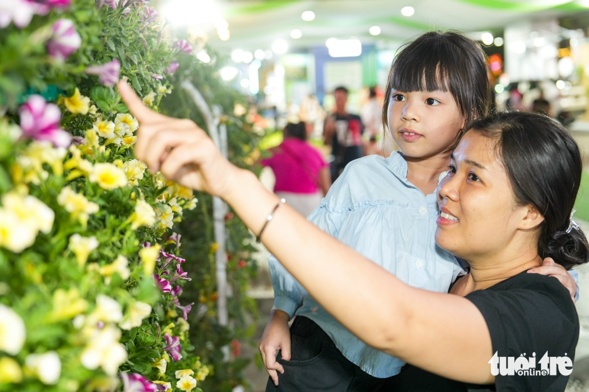 在阮惠步行街欣赏一系列先进、最现代的尖端技术