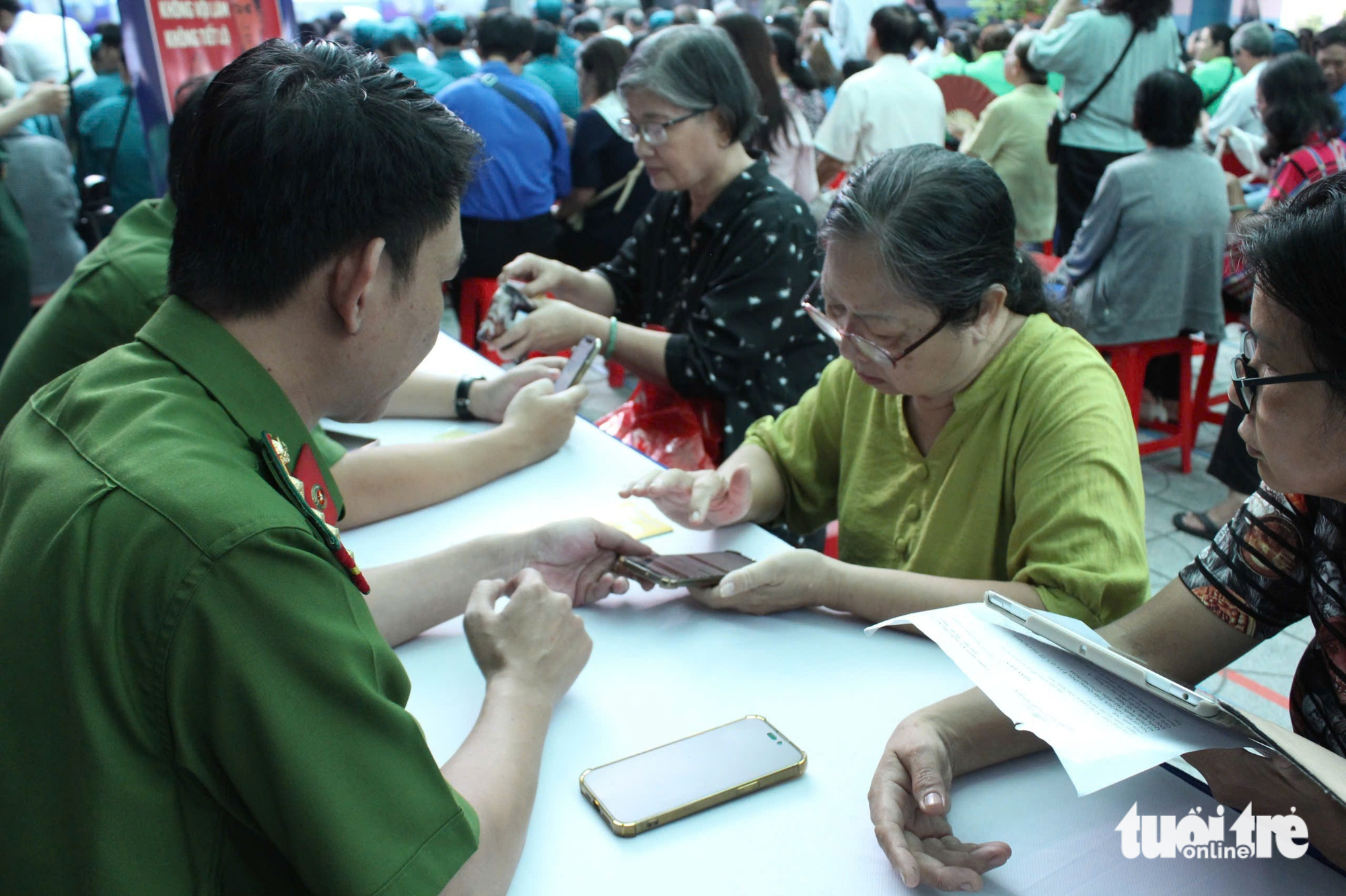 胡志明市饶禄坊将数字化转型普及到每个人，防范网络诈骗