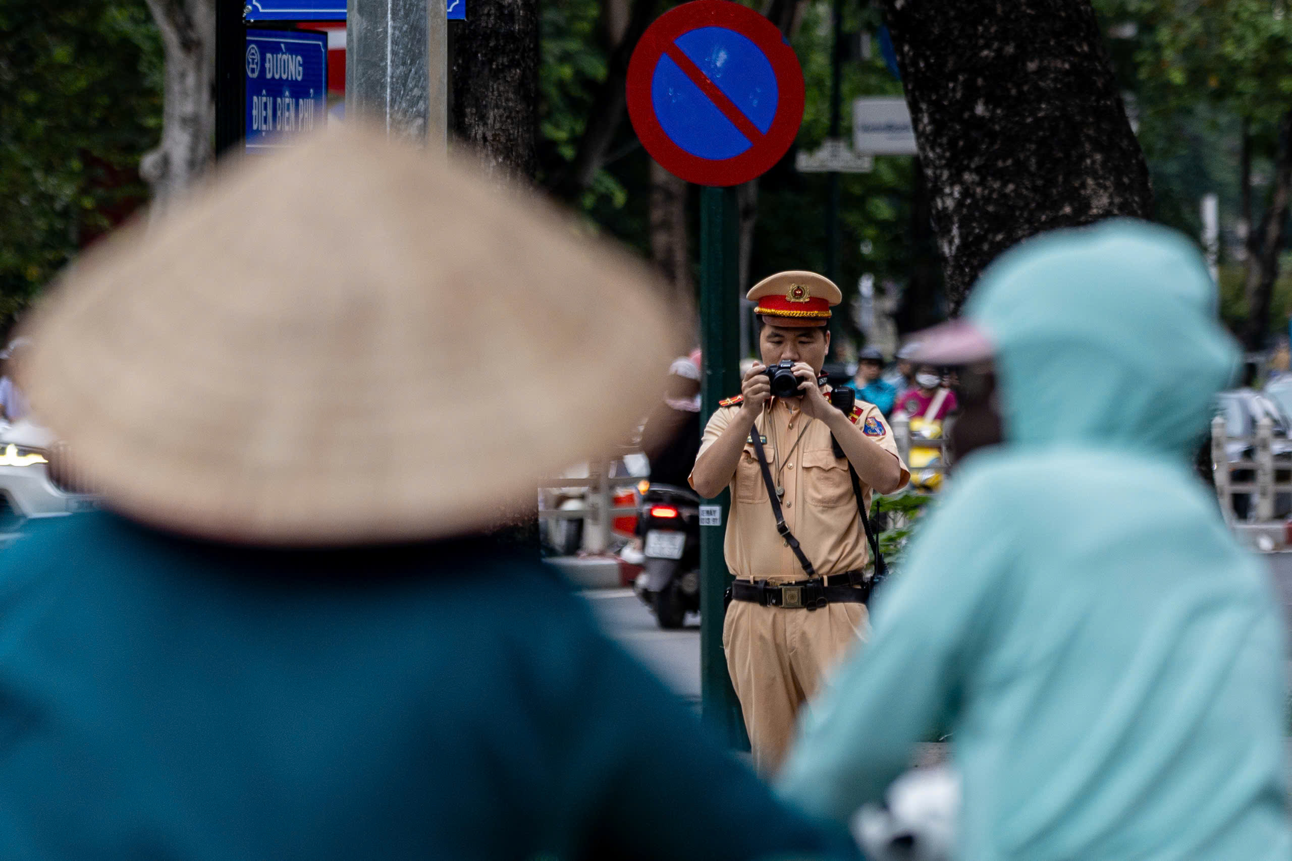 河内交通警察加强在重点交叉路口的违规拍摄设备